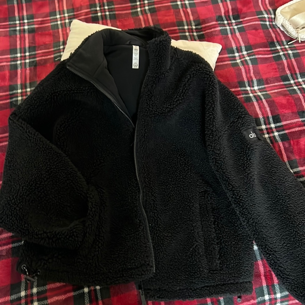 Alo! Black Faux fur and lining 💯 polyester